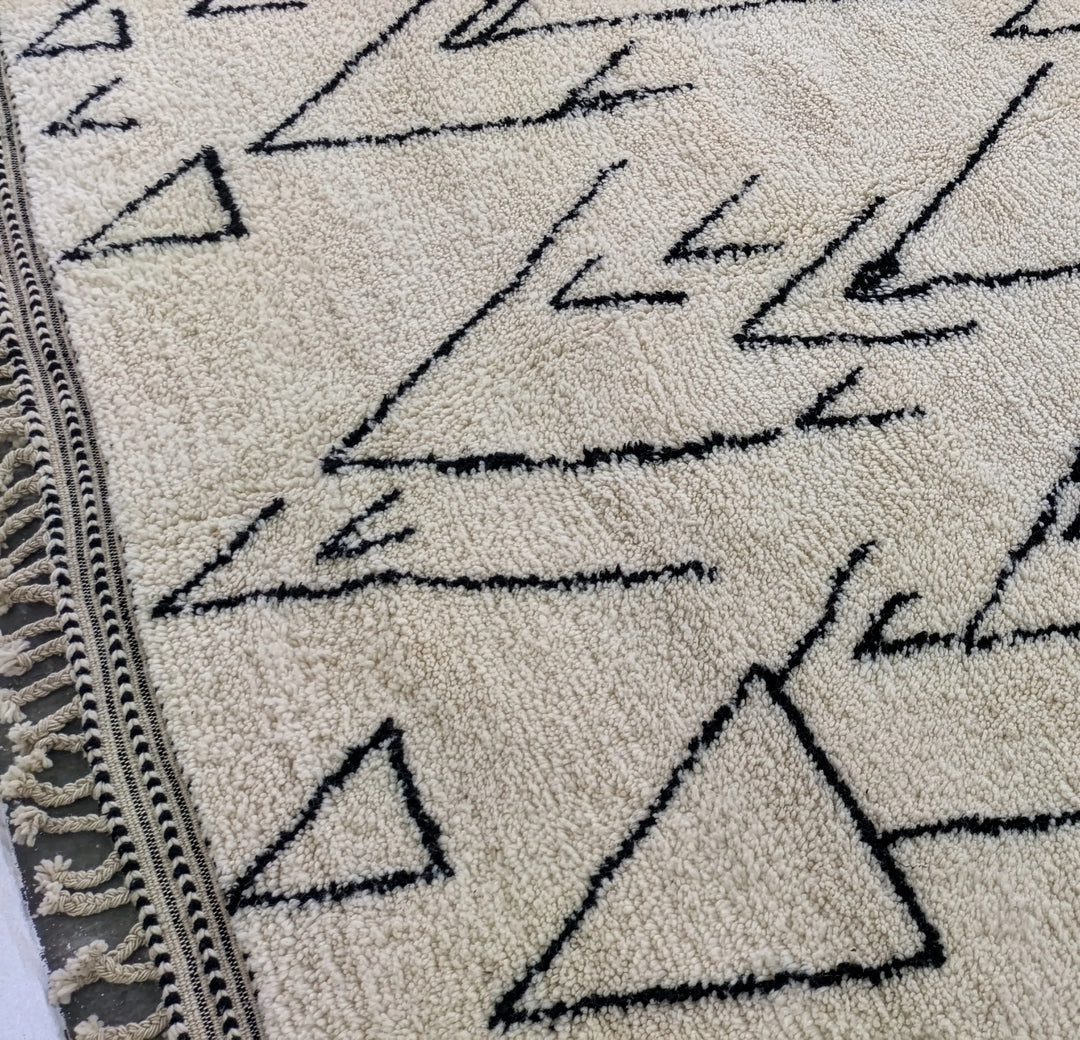 Geometric patterned rug with triangles on a beige background